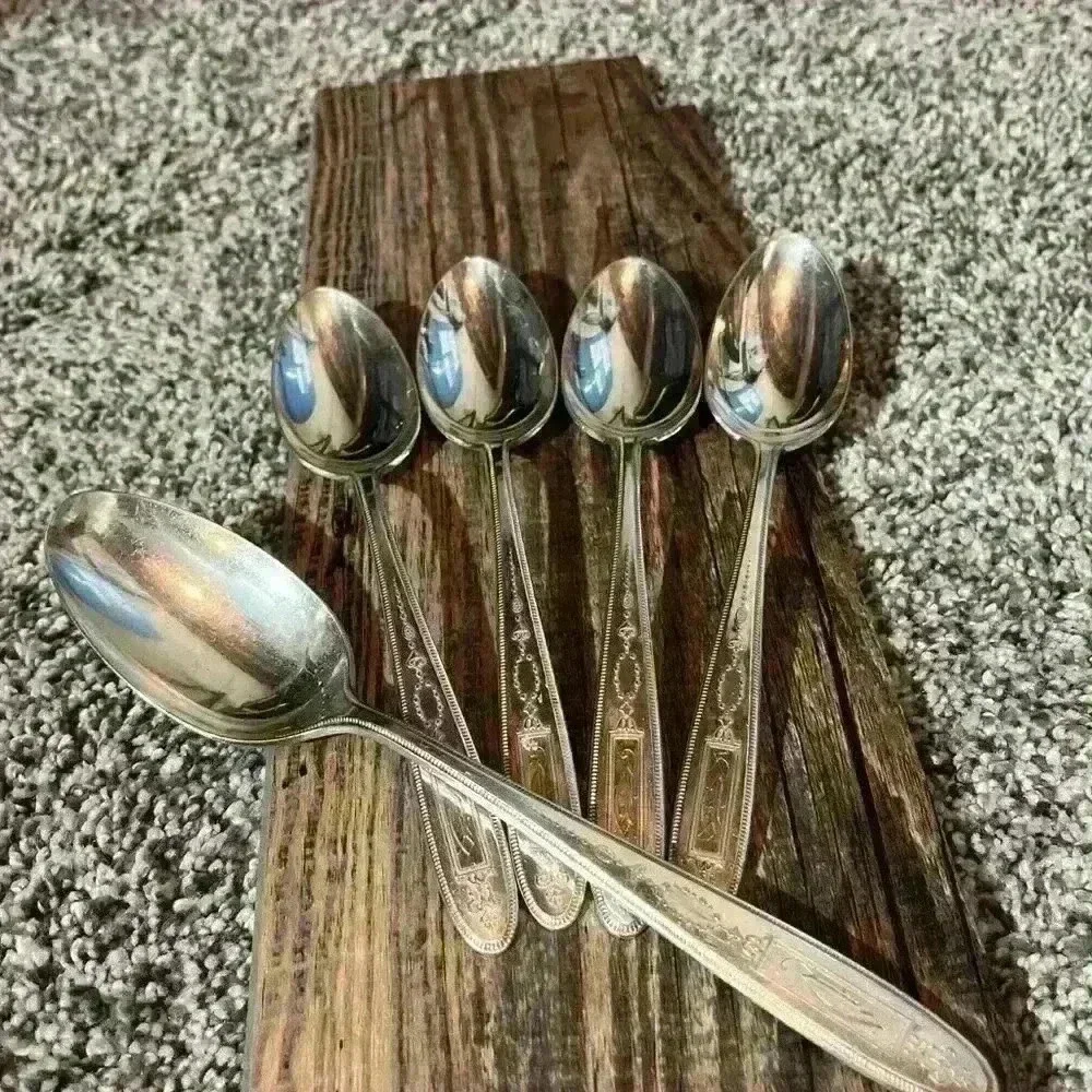 Oneida Community Plate Grosvenor Pattern 4 Tablespoons + 1 Serving Spoon 1921